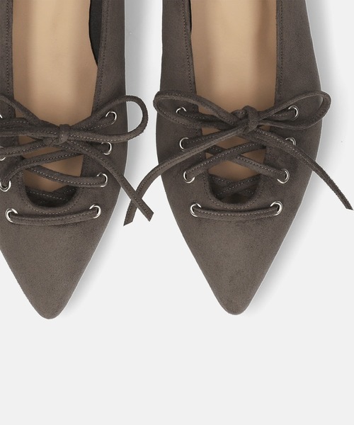 MAMIAN（マミアン）の「レースアップデザイン フラットシューズ（パンプス・レディース・グレイッシュベージュ/チャコール/レッド/ブラック・22.5cm/24.0cm/23.5cm/23.0cm/25.0cm/24.5cm）」の16枚目の写真