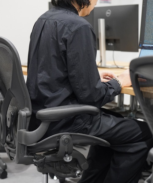 GEEK PARADISE（ギークパラダイス）の「ワーカホリックレギュラーシャツプロ レフトポケット v1.0.0（シャツ/ブラウス・メンズ・グレー/ブラック/ダークネイビー/ホワイト・マルチサイズ）」の5枚目の写真