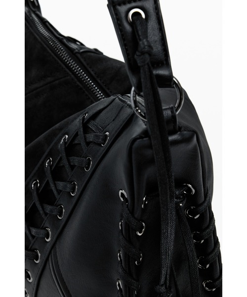 Desigual(デシグアル)の「ミディアムサイズのフェイクレザークロスストラップバッグ(ショルダーバッグ・レディース・ブラック・FREE)」の7枚目の写真