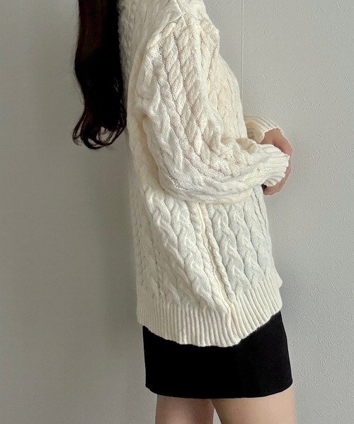 Cham.（チャム）の「Vネックケーブルニットトップス（ニット/セーター・レディース・グレー/アイボリー/ピンク・F）」の8枚目の写真