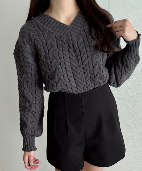 Cham.（チャム）の「Vネックケーブルニットトップス（ニット/セーター・レディース・グレー/アイボリー/ピンク・F）」の4枚目の写真