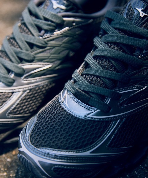 MIZUNO(ミズノ )の「WAVE PROPHECY LS D1GA251103(スニーカー・メンズ・ブラック・23.5cm/24.0cm/24.5cm/25.0cm/25.5cm/26.0cm/26.5cm/27.0cm/27.5cm/28.0cm/28.5cm/29.0cm/23.0cm)」の2枚目の写真