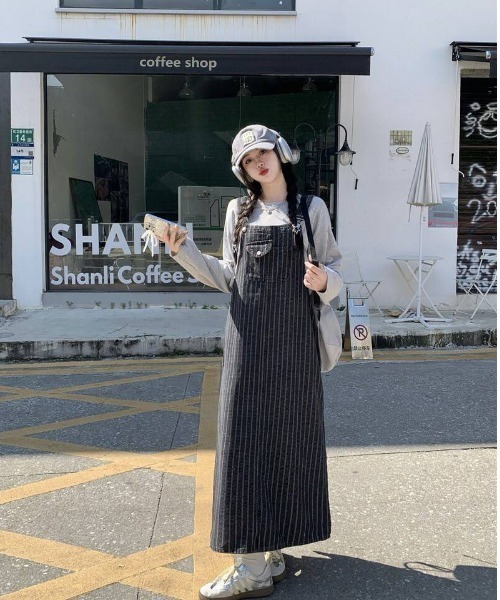 almo（アルモ）の「【portulaca】ストライプデニムジャンパースカート（デニムスカート・レディース・ネイビー・FREE）」の2枚目の写真