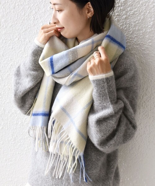SHIPS(シップス)の「ウール カシミヤ ウォッシャブル ストール(マフラー・レディース・ブルー/ネイビー/ライトブルー/レッド/ピンク/オフホワイト・ONE SIZE)」の2枚目の写真