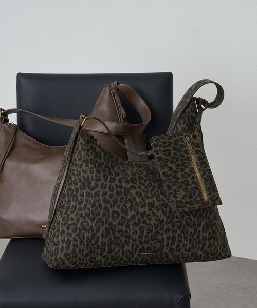 RAY CASSIN（レイカズン）の「【A4対応】アシメラウンドバッグ（ショルダーバッグ・レディース・ブラウン系その他2/ブラウン・FREE）」の3枚目の写真