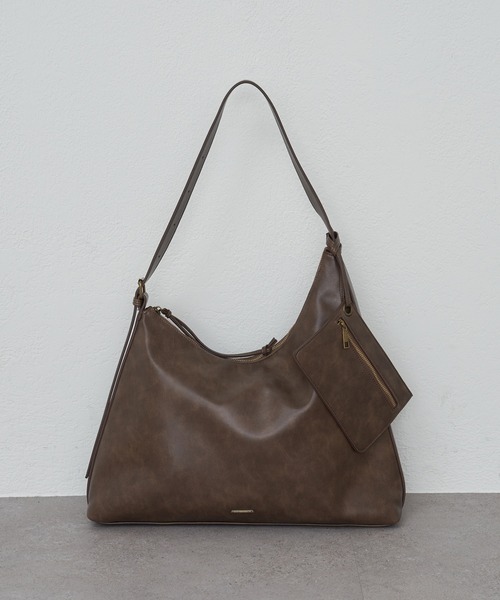 RAY CASSIN（レイカズン）の「【A4対応】アシメラウンドバッグ（ショルダーバッグ・レディース・ブラウン系その他2/ブラウン・FREE）」の4枚目の写真