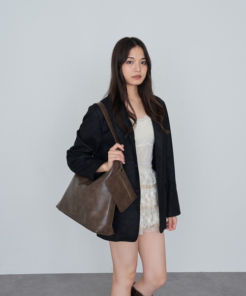 RAY CASSIN（レイカズン）の「【A4対応】アシメラウンドバッグ（ショルダーバッグ・レディース・ブラウン系その他2/ブラウン・FREE）」の5枚目の写真