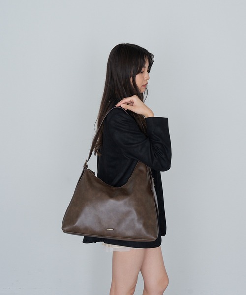 RAY CASSIN（レイカズン）の「【A4対応】アシメラウンドバッグ（ショルダーバッグ・レディース・ブラウン系その他2/ブラウン・FREE）」の11枚目の写真