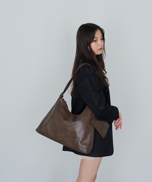 RAY CASSIN（レイカズン）の「【A4対応】アシメラウンドバッグ（ショルダーバッグ・レディース・ブラウン系その他2/ブラウン・FREE）」の7枚目の写真