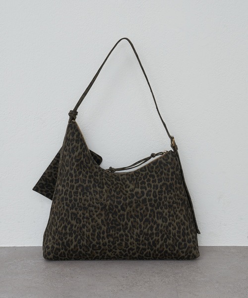 RAY CASSIN（レイカズン）の「【A4対応】アシメラウンドバッグ（ショルダーバッグ・レディース・ブラウン系その他2/ブラウン・FREE）」の14枚目の写真