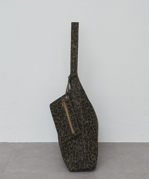 RAY CASSIN（レイカズン）の「【A4対応】アシメラウンドバッグ（ショルダーバッグ・レディース・ブラウン系その他2/ブラウン・FREE）」の16枚目の写真