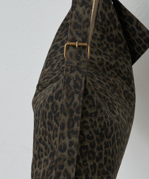 RAY CASSIN（レイカズン）の「【A4対応】アシメラウンドバッグ（ショルダーバッグ・レディース・ブラウン系その他2/ブラウン・FREE）」の20枚目の写真