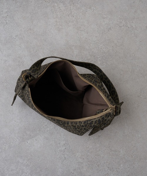 RAY CASSIN（レイカズン）の「【A4対応】アシメラウンドバッグ（ショルダーバッグ・レディース・ブラウン系その他2/ブラウン・FREE）」の21枚目の写真