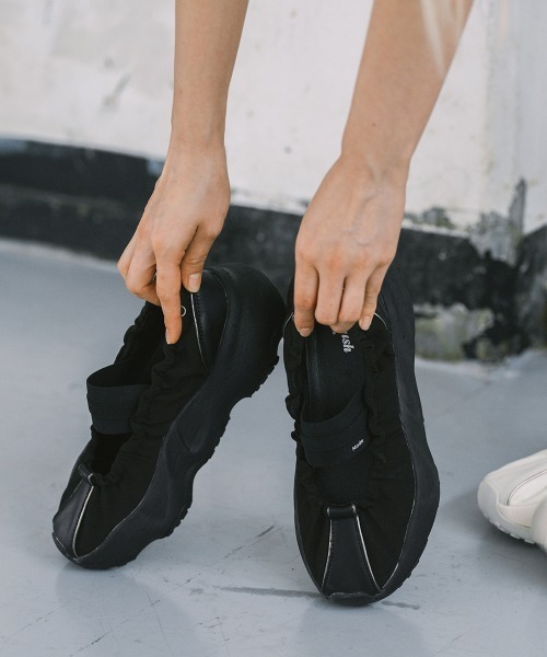 ROCKFISH WEATHERWEAR（ロックフィッシュウェザーウェア）の「PUFFIN SCRUNCH SNEAKERS（スニーカー・レディース・ブラック/ベージュ・23.0cm/23.5cm/24.0cm/24.5cm/25.0cm）」の9枚目の写真