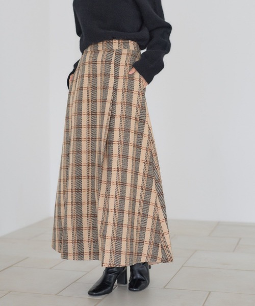 Andemiu（アンデミュウ）の「チェックジャガードフレアスカート603896（スカート・レディース・ベージュ/ブラック・FREE）」の2枚目の写真