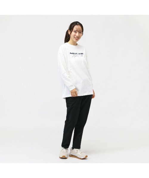 NIKE（ナイキ）の「ナイキ NIKE ナイキ  NSW OC トラベル S/S Tシャツ（Tシャツ/カットソー・レディース・ブラック/ホワイト・M/L）」の4枚目の写真