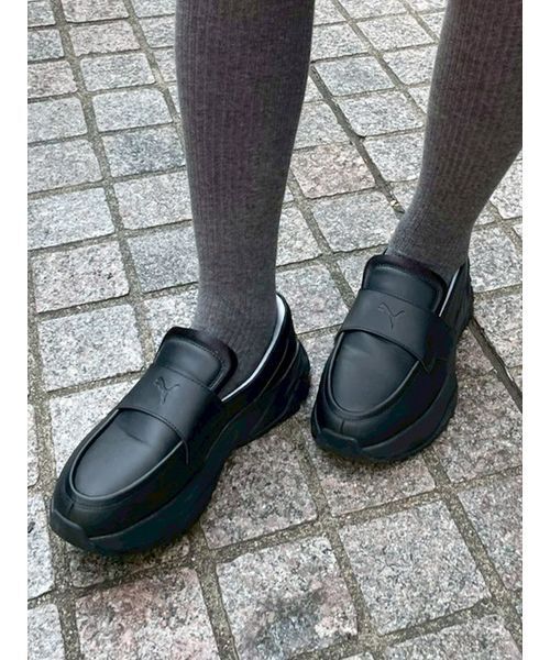 PUMA(プーマ)の「【emmi×PUMA】LOAFYR EMMI(ローファー・レディース・ブラック・22.5/23/23.5/24/24.5/25)」の2枚目の写真