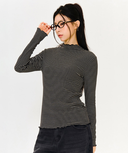 CHASECULT(チェイスカルト)の「レディースストライプフリルハーフネックTシャツ-ブラック(Tシャツ/カットソー・レディース・ブラック・85/95/90)」の4枚目の写真