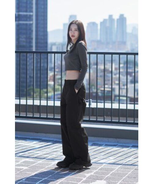 MUSINSA STANDARD WOMAN（ムシンサスタンダードウーマン）の「ウィメンズワイドカーペンターパンツ[ブラック]（その他パンツ・レディース・その他・30/24/25/26/27/28/29）」の22枚目の写真