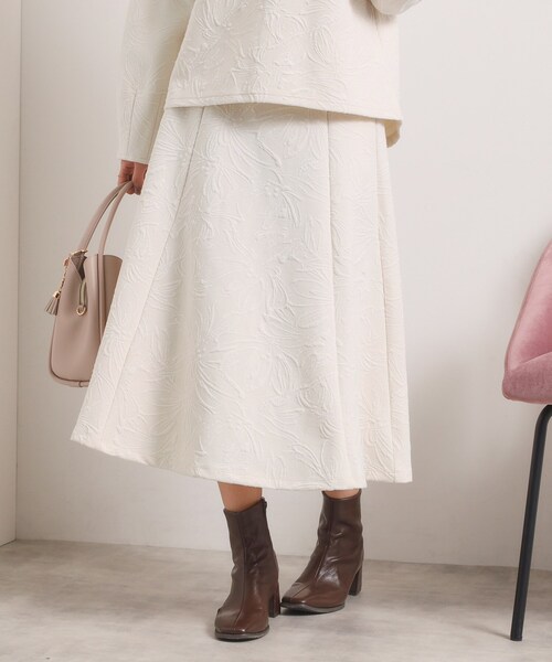 ITS'DEMO（イッツデモ）の「【手洗い可／セットアップ可】花柄ジャカードスカート（スカート・レディース・グリーン系/アイボリー/パープル系/ブラック・00）」の2枚目の写真