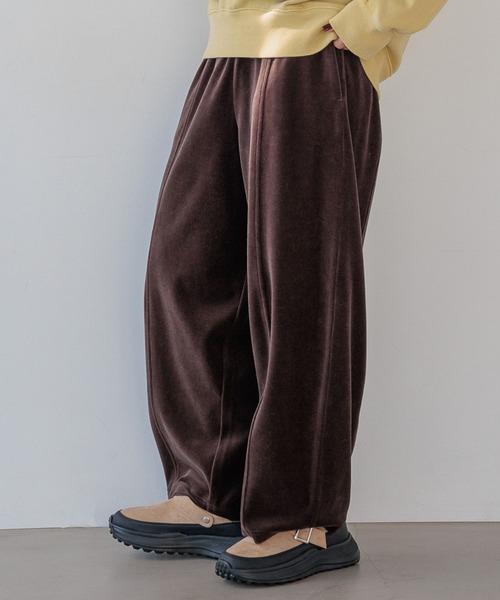 BAYFLOW（ベイフロー）の「[WEB限定]ベロアカーブパンツ（その他パンツ・レディース・ブラウン/チャコール・SMALL/MEDIUM）」の2枚目の写真