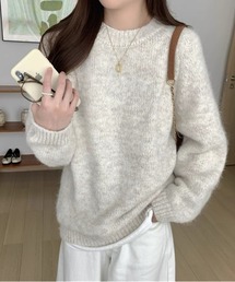 ゆったりラウンドネックのロングスリーブセーター