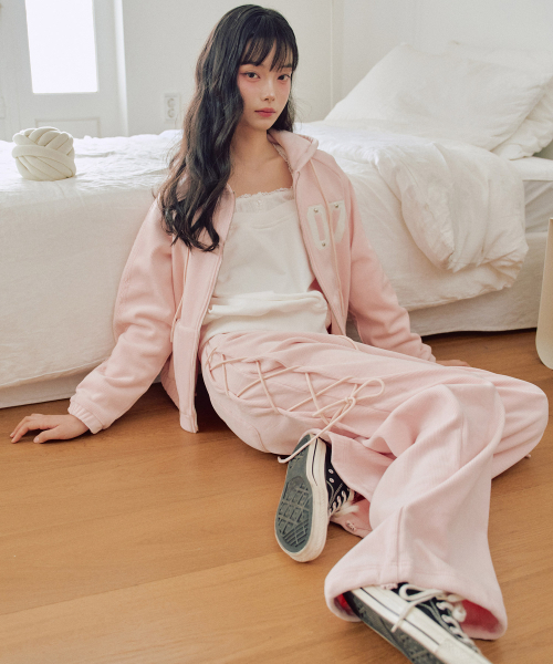 ZEROPLANET（ゼロプラネット）の「クロエベルボアレースアップパンツ[PINK]（スウェットパンツ・レディース・ライトピンク・SMALL/MEDIUM）」の2枚目の写真