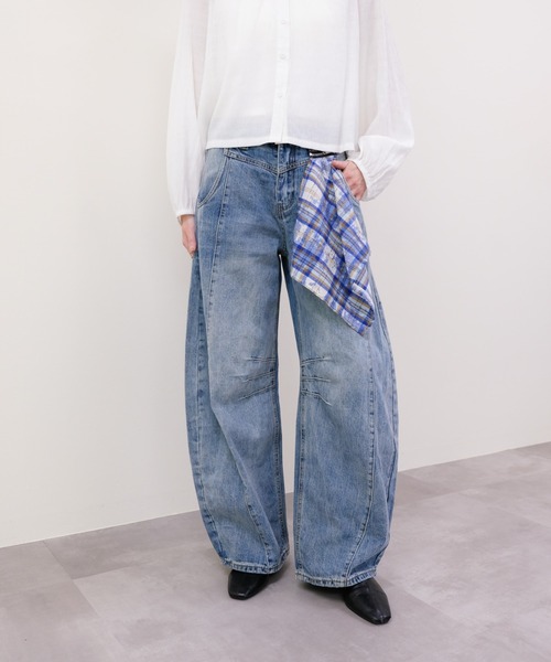 DOLLUPOOPS（ドールアップウップス）の「ハンカチディテールカーブラインデニムパンツ（デニムパンツ・レディース・ブラック/ブルー・SMALL/MEDIUM）」の2枚目の写真