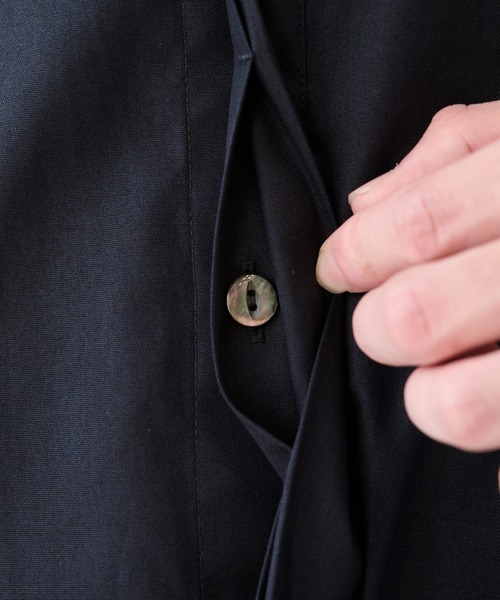 SHAREEF（シャリーフ）の「【SHAREEF】アシンメトリービッグシャツ（シャツ/ブラウス・メンズ・ホワイト/ブラック・1/2）」の3枚目の写真