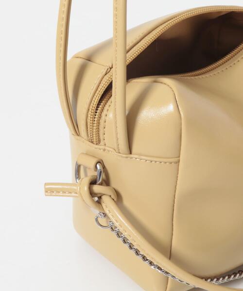 KBF（ケイビーエフ）の「チェーン付きスクエアBAG（ショルダーバッグ・レディース・ベージュ/ブラック・ONE）」の9枚目の写真