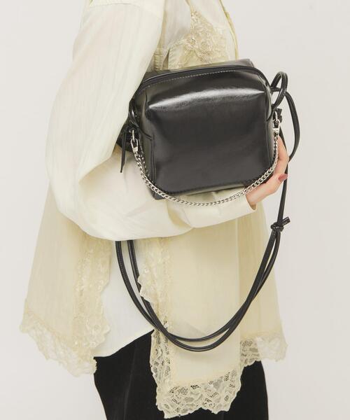 KBF（ケイビーエフ）の「チェーン付きスクエアBAG（ショルダーバッグ・レディース・ベージュ/ブラック・ONE）」の10枚目の写真