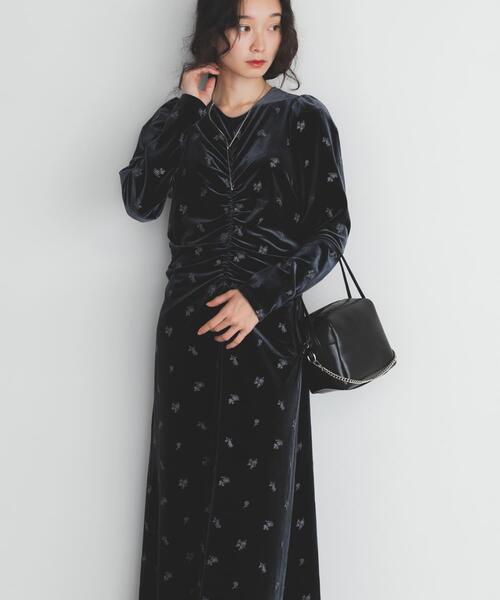 KBF（ケイビーエフ）の「チェーン付きスクエアBAG（ショルダーバッグ・レディース・ベージュ/ブラック・ONE）」の13枚目の写真