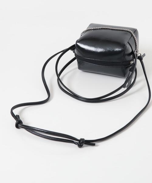 KBF（ケイビーエフ）の「チェーン付きスクエアBAG（ショルダーバッグ・レディース・ベージュ/ブラック・ONE）」の19枚目の写真