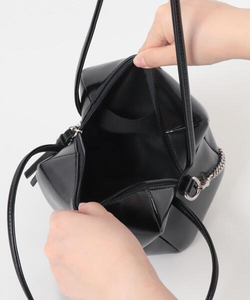 KBF（ケイビーエフ）の「チェーン付きスクエアBAG（ショルダーバッグ・レディース・ベージュ/ブラック・ONE）」の20枚目の写真