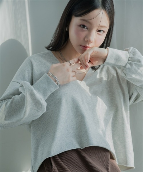 Petitjo(プッチージョ)の「小さいサイズ 深Vネックスウェットプルオーバー 低身長さん・小柄女性(スウェット・レディース・チャコール/ライトグレー・M-L/XS-S)」の2枚目の写真