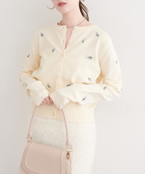 natural couture(ナチュラルクチュール)の「PBTフラワー刺繍クロップドカーディガン(カーディガン/ボレロ・レディース・チャコールグレー/ブラック/アイボリー/イエロー・FREE)」の14枚目の写真