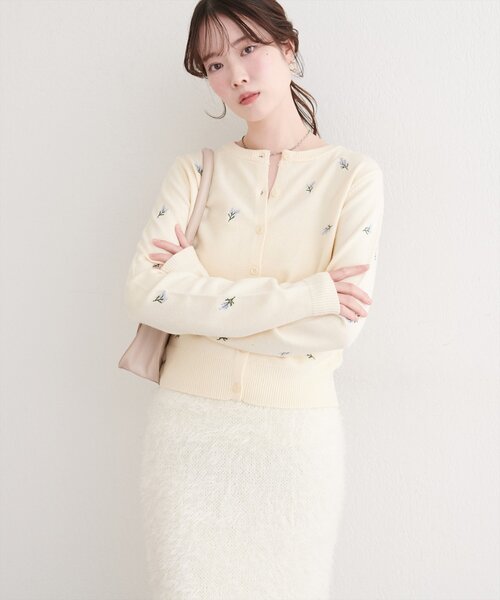 natural couture(ナチュラルクチュール)の「PBTフラワー刺繍クロップドカーディガン(カーディガン/ボレロ・レディース・チャコールグレー/ブラック/アイボリー/イエロー・FREE)」の15枚目の写真