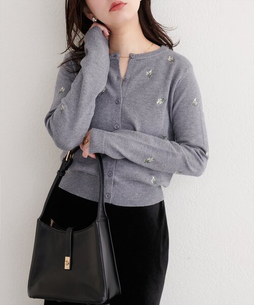 natural couture(ナチュラルクチュール)の「PBTフラワー刺繍クロップドカーディガン(カーディガン/ボレロ・レディース・チャコールグレー/ブラック/アイボリー/イエロー・FREE)」の19枚目の写真
