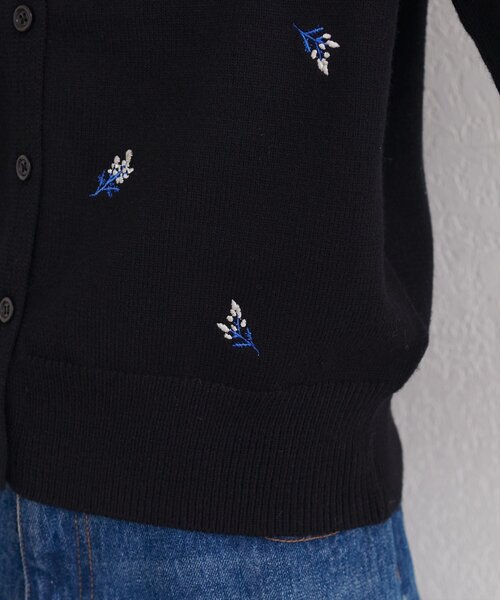 natural couture(ナチュラルクチュール)の「PBTフラワー刺繍クロップドカーディガン(カーディガン/ボレロ・レディース・チャコールグレー/ブラック/アイボリー/イエロー・FREE)」の6枚目の写真