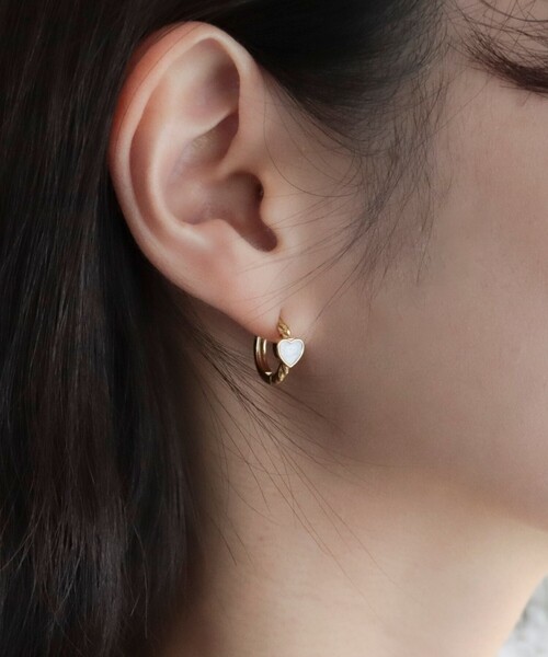 fredy emue（フレディエミュ）の「ステンレスハートリングピアス（ピアス（両耳用）・レディース・ゴールド/シルバー・FREE）」の2枚目の写真