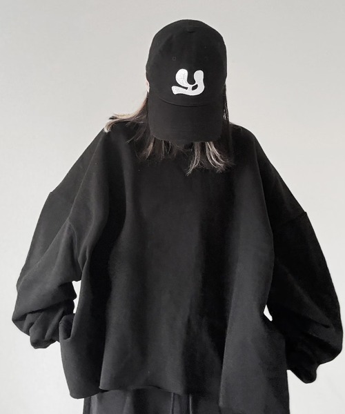 YACA(ヤーカ)の「Cutoff Mini Logo Sweat/カットオフミニロゴスウェット【unisex item】(スウェット・レディース・アッシュグレー/ブラック・FREE)」の5枚目の写真
