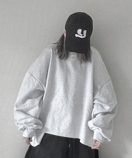 YACA(ヤーカ)の「Cutoff Mini Logo Sweat/カットオフミニロゴスウェット【unisex item】(スウェット・レディース・アッシュグレー/ブラック・FREE)」の9枚目の写真