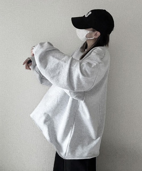 YACA(ヤーカ)の「Cutoff Mini Logo Sweat/カットオフミニロゴスウェット【unisex item】(スウェット・レディース・アッシュグレー/ブラック・FREE)」の13枚目の写真