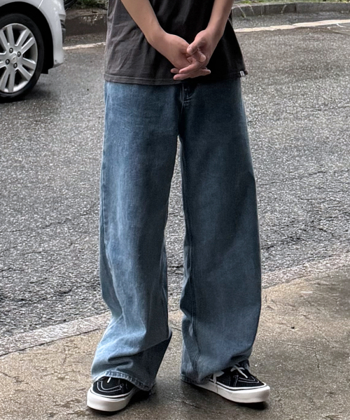 NOTUSUAL（ノットユージュアル）の「ユーズアルワイドデニムパンツ_[M.BLUE]（デニムパンツ・レディース・ブルー・SMALL/MEDIUM/LARGE/X-LARGE/X-SMALL）」の3枚目の写真