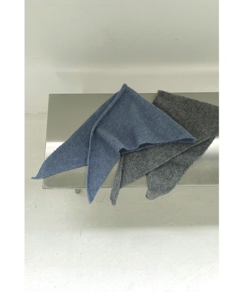 marjour(マージュール)の「KNITTED TRIANGULAR SCARF(ストール/ショール・レディース・ブルー/グレー・FREE)」の3枚目の写真