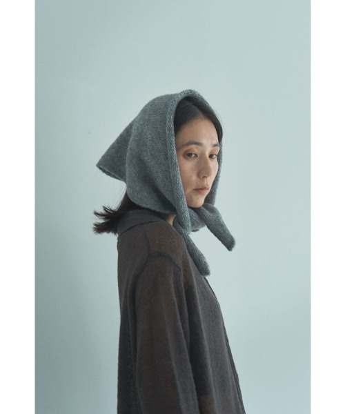 marjour(マージュール)の「KNITTED TRIANGULAR SCARF(ストール/ショール・レディース・ブルー/グレー・FREE)」の9枚目の写真