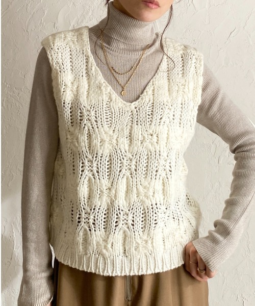 セール】ローゲージケーブル手編み風vネックショート丈ハンドニット