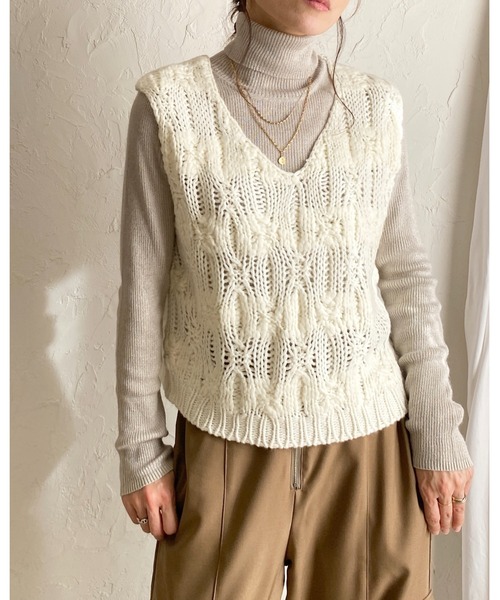 手編みフェルトニットベスト セール】ローゲージケーブル手編み風vネックショート丈ハンドニット