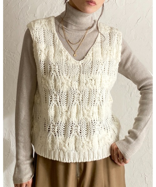 セール】ローゲージケーブル手編み風vネックショート丈ハンドニット