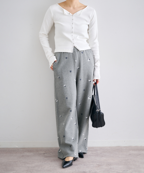 ルーズストレート刺繍スウェットパンツ（スウェットパンツ）｜U by